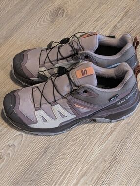 Salomon Hiking Shoe